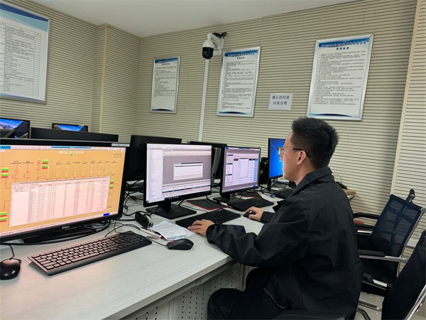 【交大光芒】交大光芒国庆期间值班值守保铁路安全出行.jpg 【交大光芒】交大光芒国庆期间值班值守保铁路安全出行.jpg