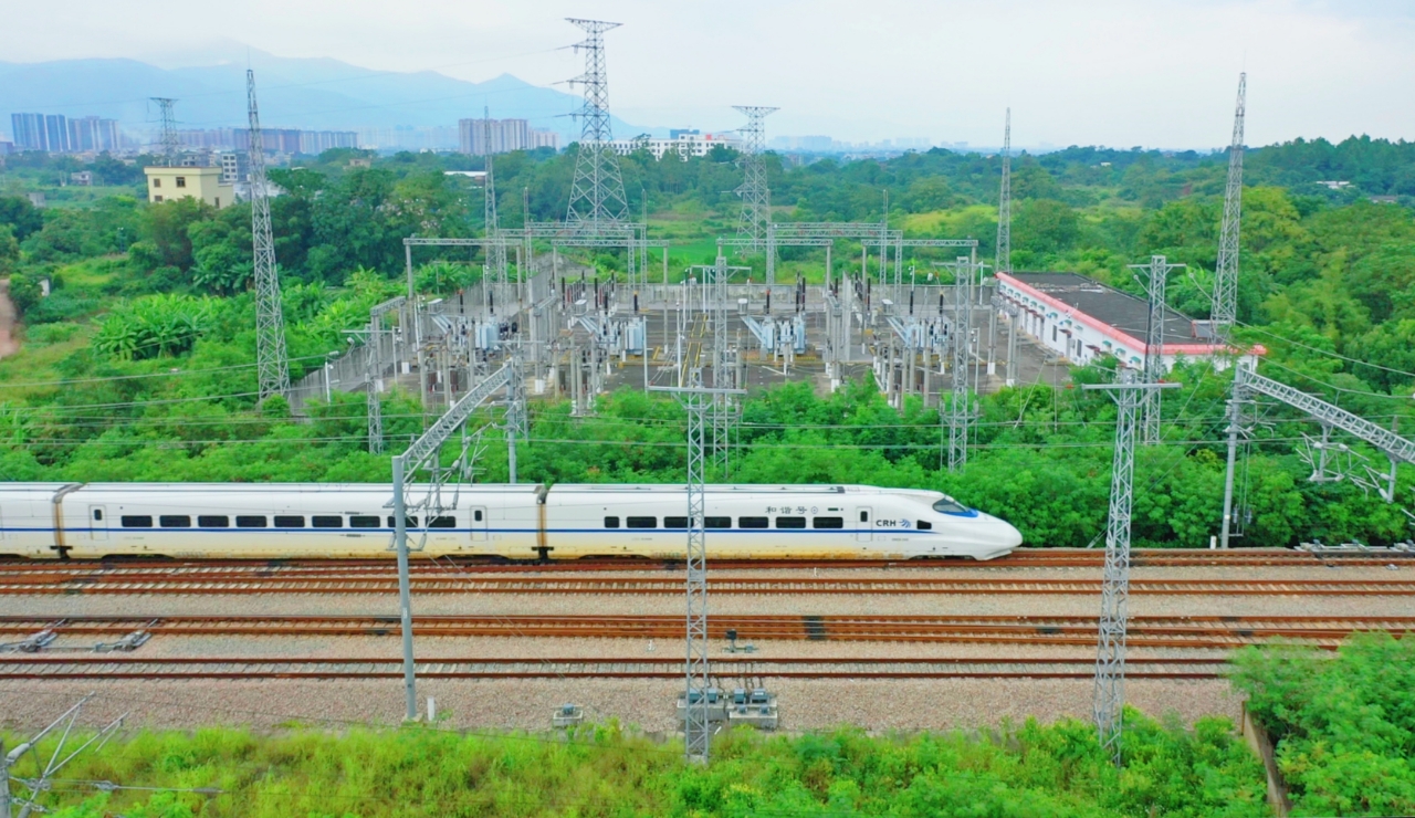 砥柱中流:交大光芒SCADA系统助力贵南高铁.jpg 砥柱中流:交大光芒SCADA系统助力贵南高铁.jpg